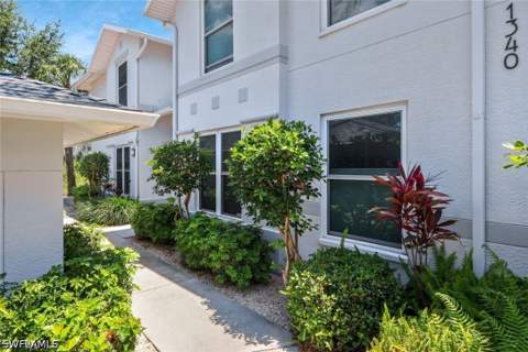 1340 Charleston Square Dr 101, Naples FL - photo 19 of 33