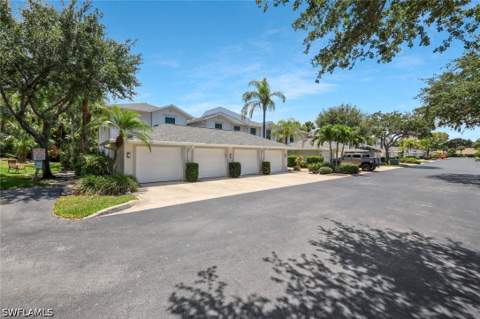 1340 Charleston Square Dr 101, Naples FL - photo 23 of 33