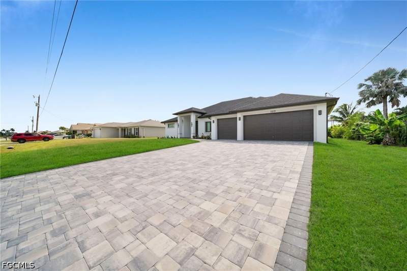 4 bedroom SingleFamilyResidence at 1213 NW 25th Pl, Cape Coral, Cape Coral — photo 3