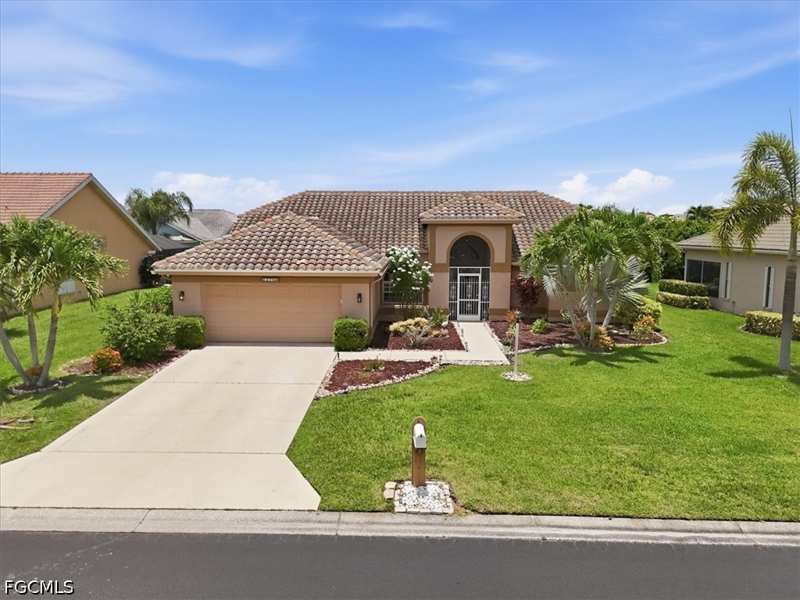 3 bedroom SingleFamilyResidence at 12780 Chartwell Dr, Cross Creek Estates, Fort Myers — photo 1