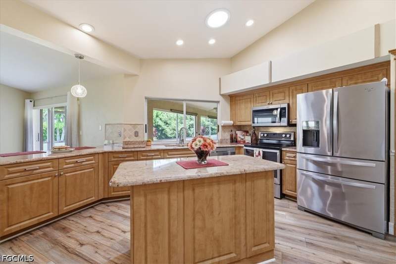 3 bedroom SingleFamilyResidence at 12780 Chartwell Dr, Cross Creek Estates, Fort Myers — photo 4
