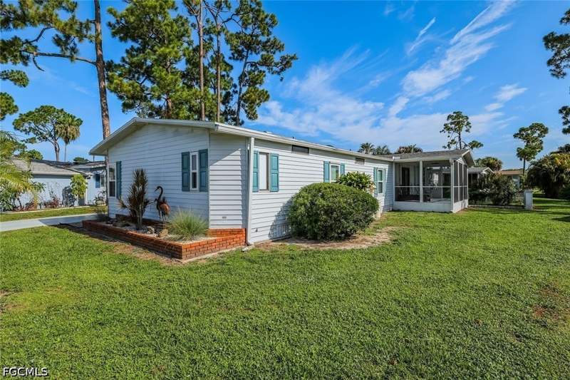 3 bedroom ManufacturedHome at 19682 Eagle Trace Ct, Pine Lakes Country Club, North Fort Myers — photo 2