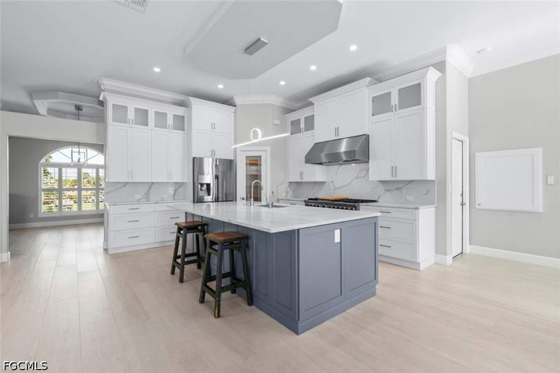 3 bedroom SingleFamilyResidence at 710 Birdie View Pt, Beachview Country Club Estates, Sanibel — photo 4