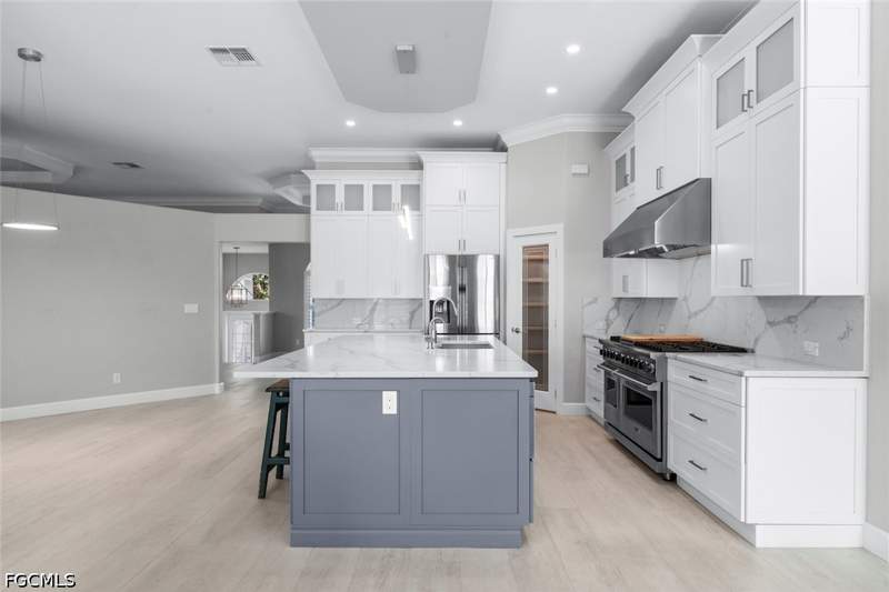 3 bedroom SingleFamilyResidence at 710 Birdie View Pt, Beachview Country Club Estates, Sanibel — photo 5