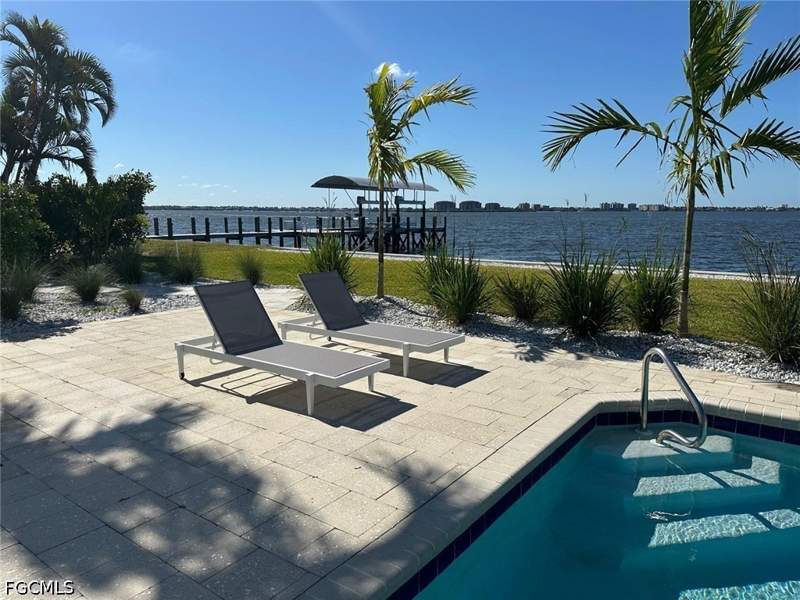 4 bedroom SingleFamilyResidence at 656 Coral Dr, Cape Coral, Cape Coral — photo 4