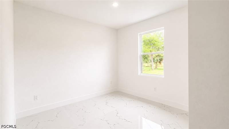 3 bedroom SingleFamilyResidence at 149 Dutch Loop, Banyan Village, Labelle — photo 3