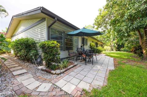 1001 Pine Isle Ln 1001, Naples FL - photo 22 of 34