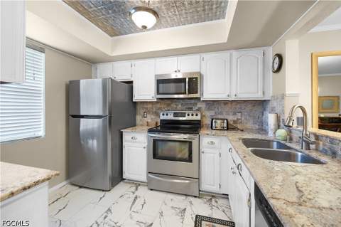 1001 Pine Isle Ln 1001, Naples FL - photo 8 of 34