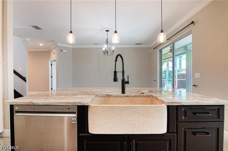 4 bedroom SingleFamilyResidence at 2534 Verdmont Ct, Sandoval, Cape Coral — photo 5
