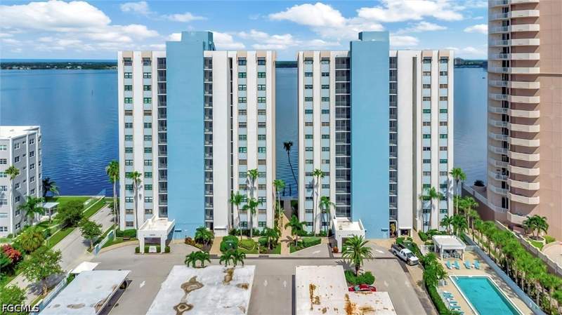 2 bedroom Condominium at 1901 Clifford St 1001, Sunset Vista, Fort Myers — photo 3
