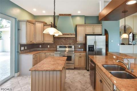 2808 SW 33rd Ter, Cape Coral FL - photo 15 of 44