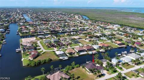 2808 SW 33rd Ter, Cape Coral FL - photo 7 of 44
