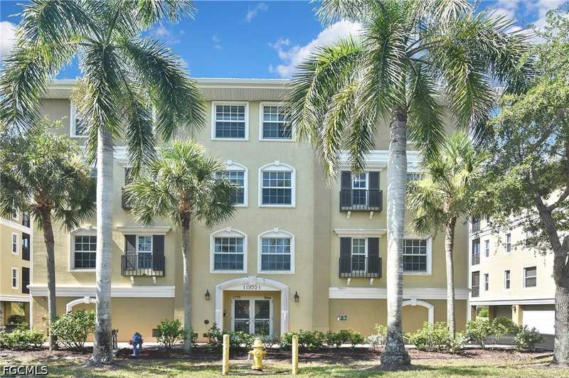 3 bedroom Condominium at 10021 Lake Cove Dr 101, Fisherman'S Cove, Fort Myers — photo 1