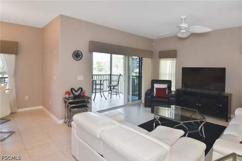 10021 Lake Cove Dr 101, Fort Myers FL - photo 10 of 50
