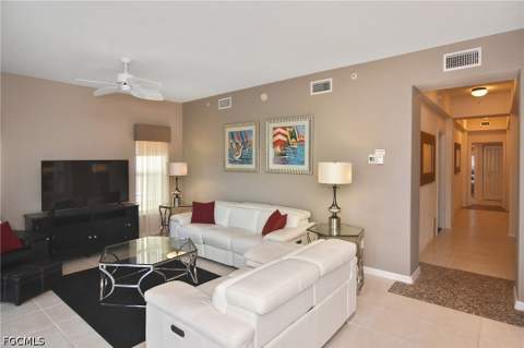 10021 Lake Cove Dr 101, Fort Myers FL - photo 11 of 50