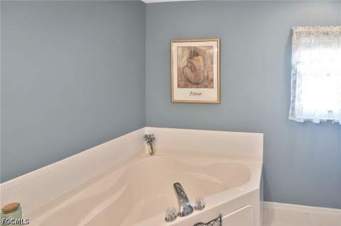 10021 Lake Cove Dr 101, Fort Myers FL - photo 15 of 50