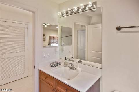 10021 Lake Cove Dr 101, Fort Myers FL - photo 20 of 50