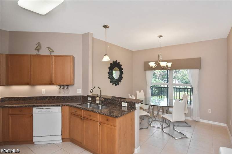 3 bedroom Condominium at 10021 Lake Cove Dr 101, Fisherman'S Cove, Fort Myers — photo 3