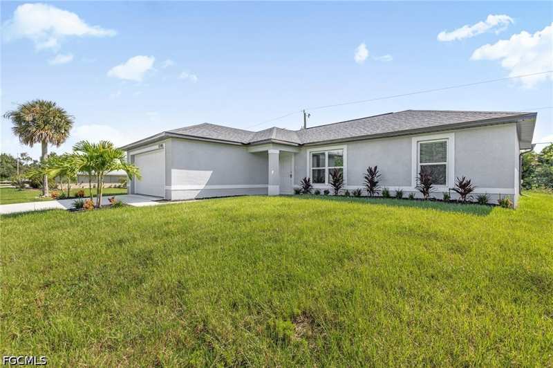 3 bedroom SingleFamilyResidence at 418 NW 11th Ter, Cape Coral, Cape Coral — photo 1