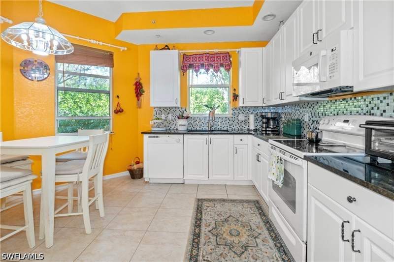 2 bedroom Condominium at 1405 Mariposa Cir 102, Mariposa, Naples — photo 4