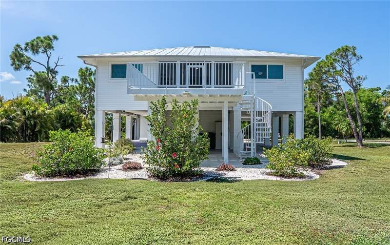 3 bedroom SingleFamilyResidence at 10810 Habitat Cir, Nesting Of Pine Island, Bokeelia — photo 5