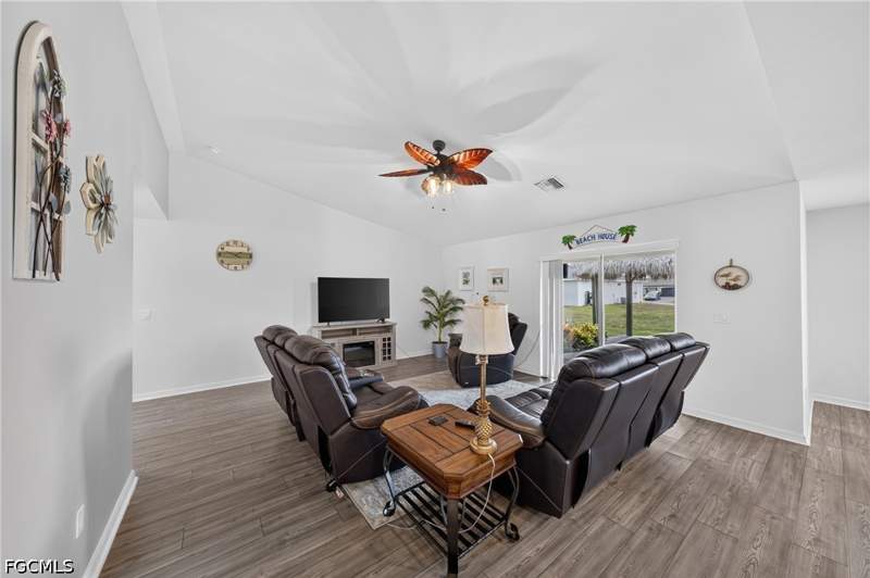 3 bedroom SingleFamilyResidence at 4060 NW 36th Ave, Cape Coral, Cape Coral — photo 4