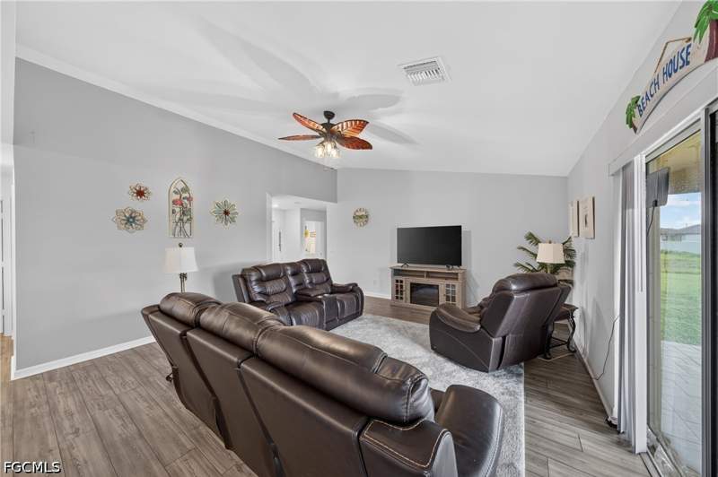 3 bedroom SingleFamilyResidence at 4060 NW 36th Ave, Cape Coral, Cape Coral — photo 5