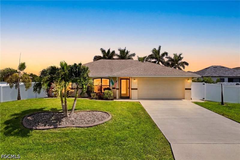 3 bedroom SingleFamilyResidence at 1732 SW 36th Ter, Cape Coral, Cape Coral — photo 2