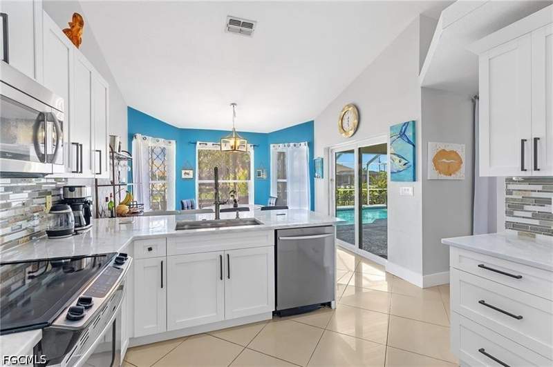 3 bedroom SingleFamilyResidence at 2101 SW 29th Ter, Cape Coral, Cape Coral — photo 5