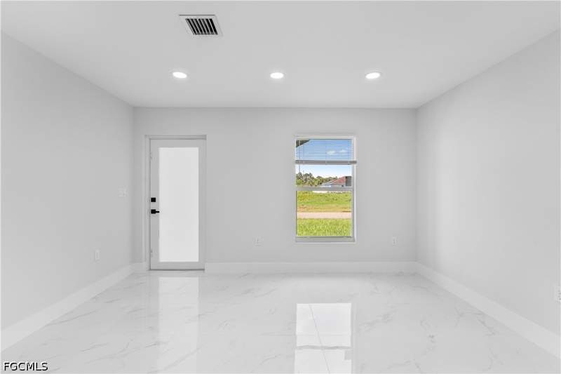 3 bedroom SingleFamilyResidence at 413 Eisenhower Blvd, Lehigh Acres, Lehigh Acres — photo 4