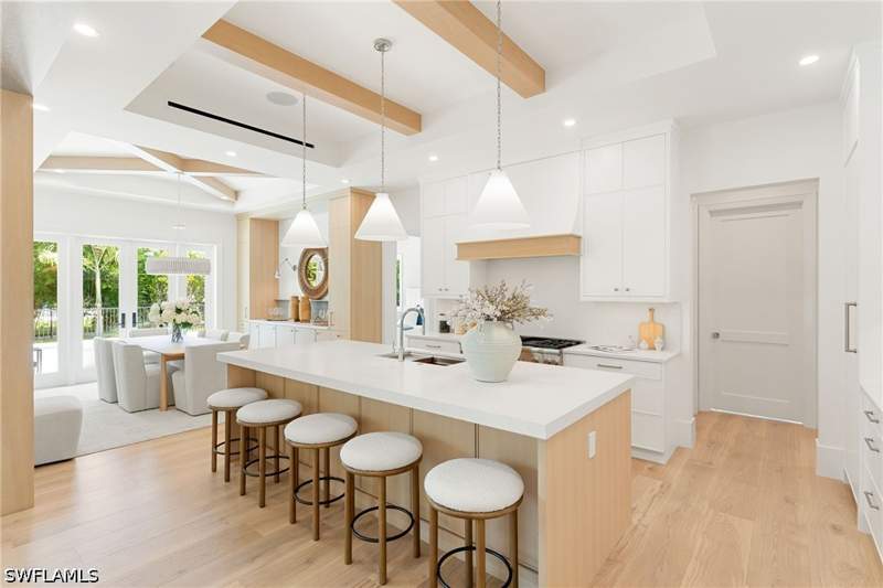 5 bedroom SingleFamilyResidence at 1985 Crayton Rd, Moorings, Naples — photo 5
