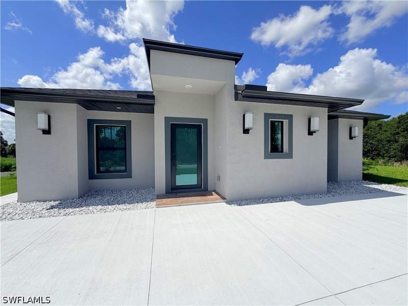 3 bedroom SingleFamilyResidence at 7655 7th Pl, Wheelers Subd, Labelle — photo 2