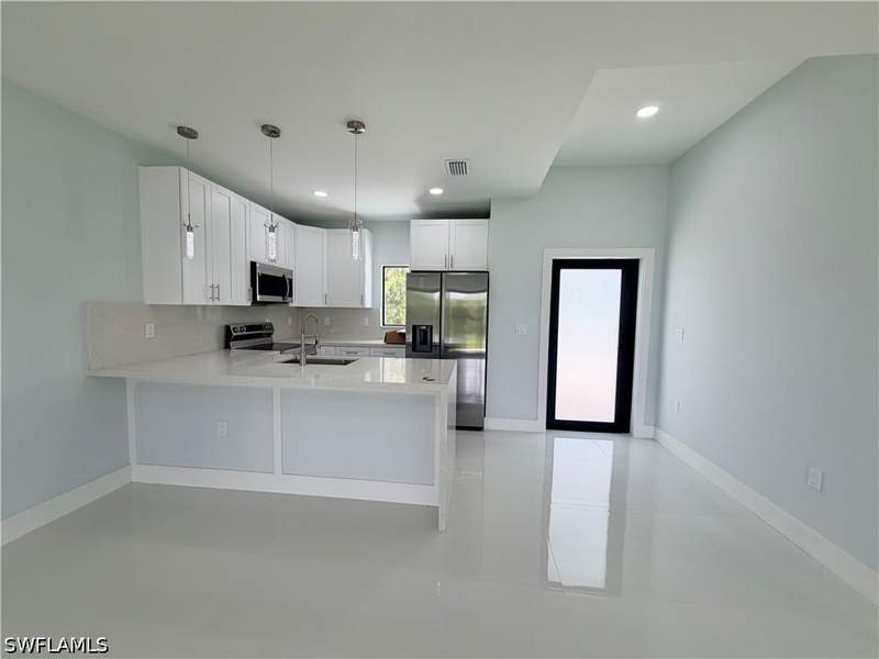 3 bedroom SingleFamilyResidence at 7655 7th Pl, Wheelers Subd, Labelle — photo 5