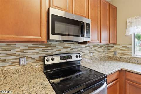 3818 Clearbrook Ln, Fort Myers FL - photo 12 of 47