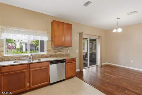 3818 Clearbrook Ln, Fort Myers FL - photo 13 of 47