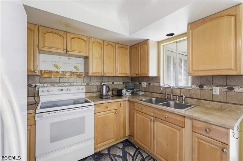 2 bedroom Condominium at 347 Joel Blvd 203, Fairways Condo, Lehigh Acres — photo 5