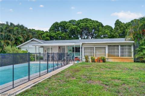 1608 Crayton Rd, Naples FL - photo 11 of 33