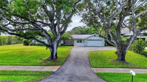 1608 Crayton Rd, Naples FL - photo 12 of 33