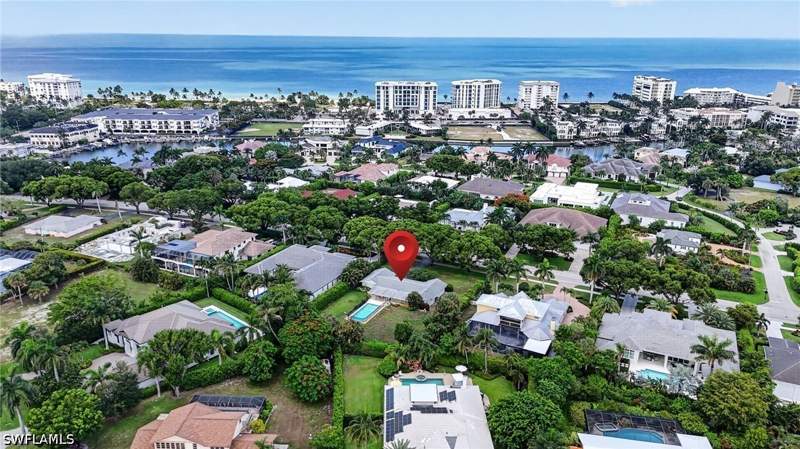 2 bedroom SingleFamilyResidence at 1608 Crayton Rd, Coquina Sands, Naples — photo 3