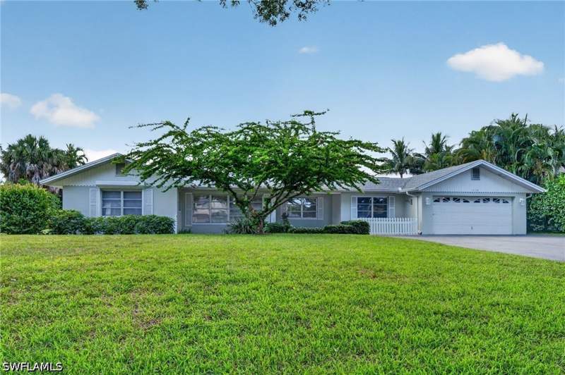 2 bedroom SingleFamilyResidence at 1608 Crayton Rd, Coquina Sands, Naples — photo 5