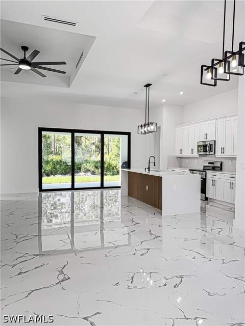904 W 10th St, Lehigh Acres FL - photo 10 of 33