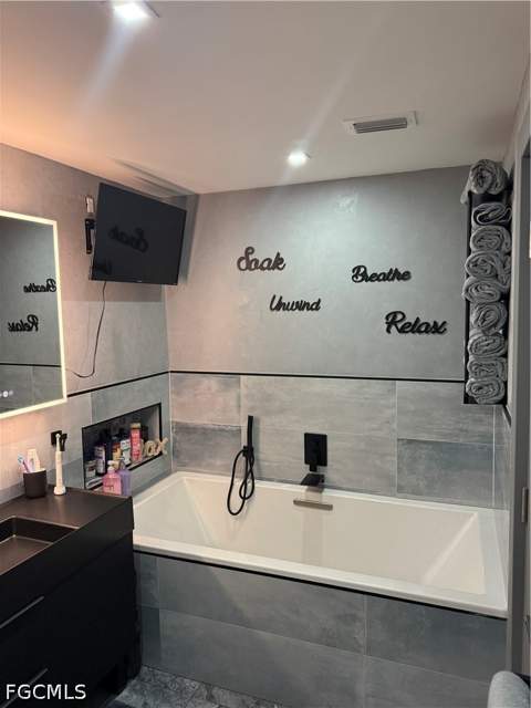 122 E North Shore Ave, North Fort Myers FL - photo 19 of 31