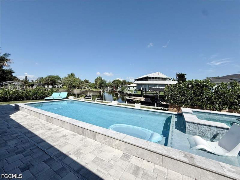 3 bedroom SingleFamilyResidence at 122 E North Shore Ave, North Fort Myers, North Fort Myers — photo 2
