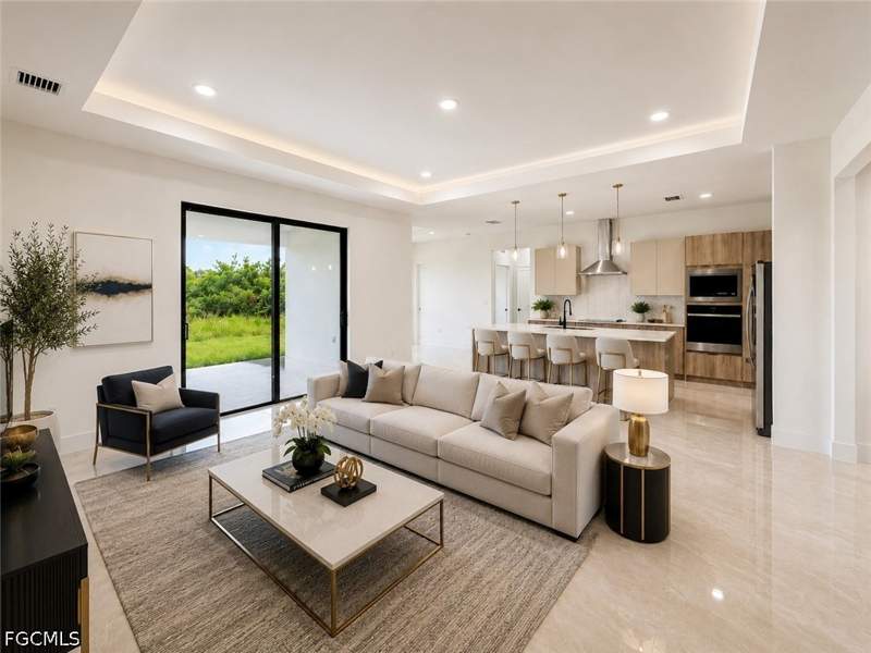 4 bedroom SingleFamilyResidence at 8022 Sunrise Cir, Port Labelle, Labelle — photo 4