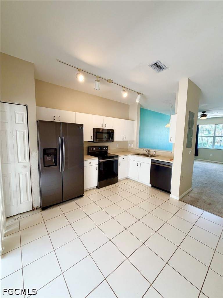 2 bedroom Townhouse at 3618 Pine Oak Cir 105, Forest Lake Townhomes, Fort Myers — photo 4