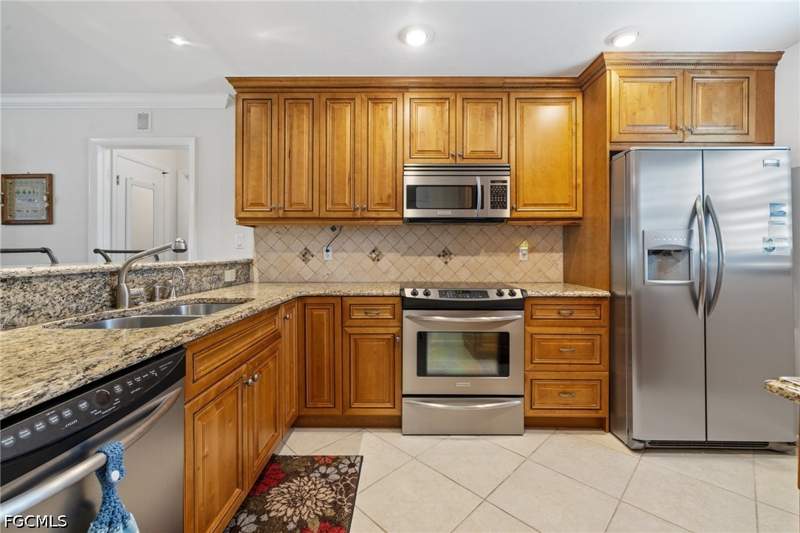 3 bedroom Attached at 7008 Foxfire Dr, Myerlee Golfside East Condo, Fort Myers — photo 4