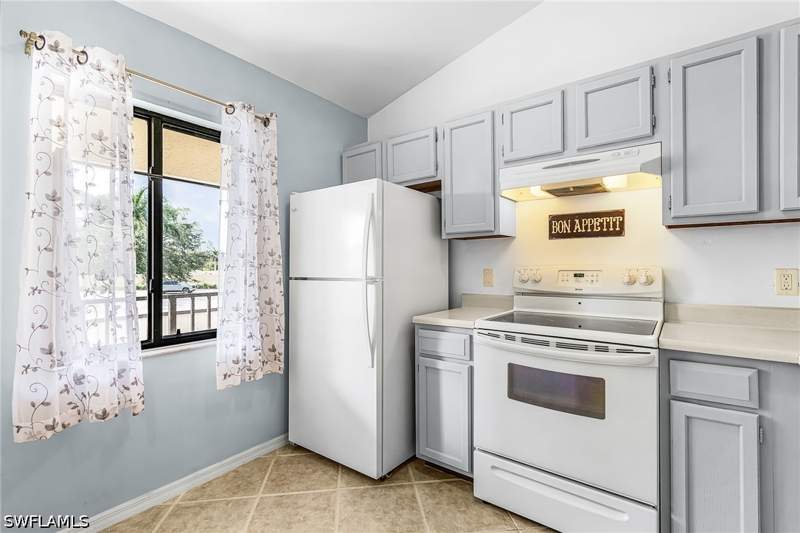 2 bedroom Condominium at 5857 Rattlesnake Hamm Rd 204, Augusta Woods, Naples — photo 5