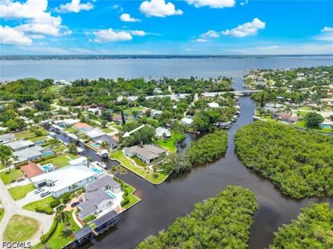 1040 Edgemere Dr, Fort Myers FL - photo 7 of 46