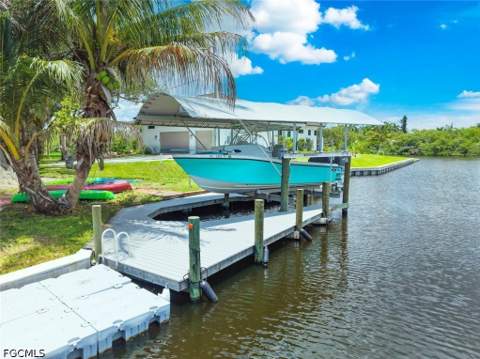 1040 Edgemere Dr, Fort Myers FL - photo 9 of 46