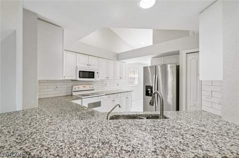 349 Dover Pl 203, Naples FL - photo 9 of 44